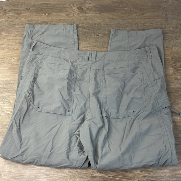 Mountain Hardware Men’s Grey Zip Off Convertible Outdoor Pants, size 42x34 - Picture 10 of 12